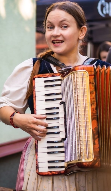 Tereza Kniežová a harmonika