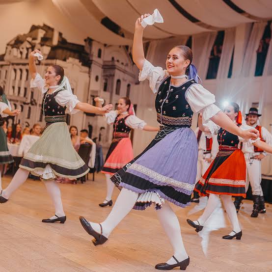 Folklórny súbor Dúbrava – Slovensko